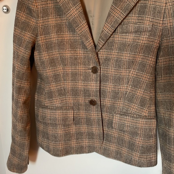The Theory plaid blazer that screams fall fashion (size 6/8 read description) - Picture 2 of 8